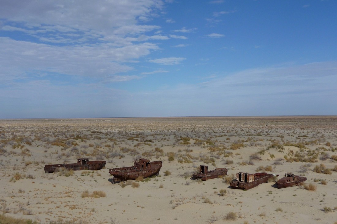  bottom of the Aral Sea