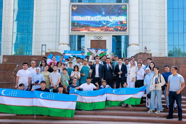 Participants of the TashkentParisTashkent motor rally were solemnly